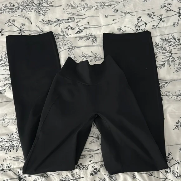 Bombshell Black Flare Legging - Picture 2 of 3